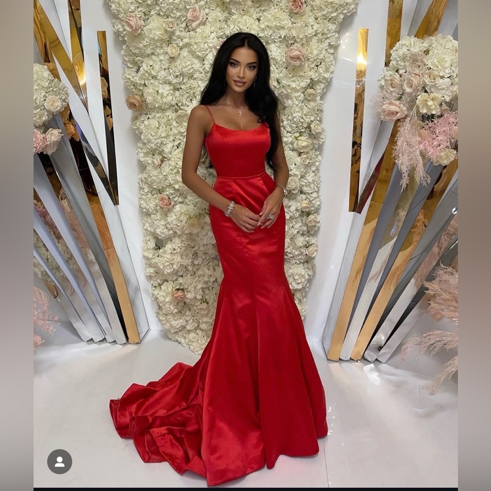 NwT red satin scoop neck grown